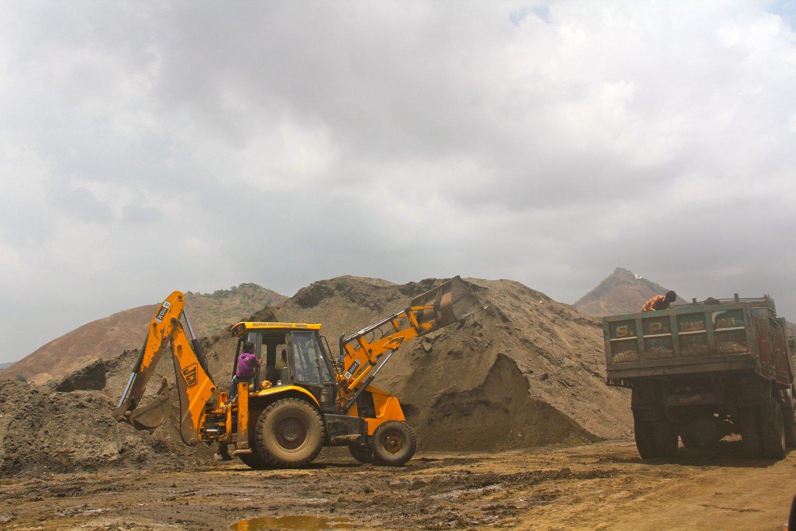 The Global Reach of Sand Mafias (image credits: wikimedia)