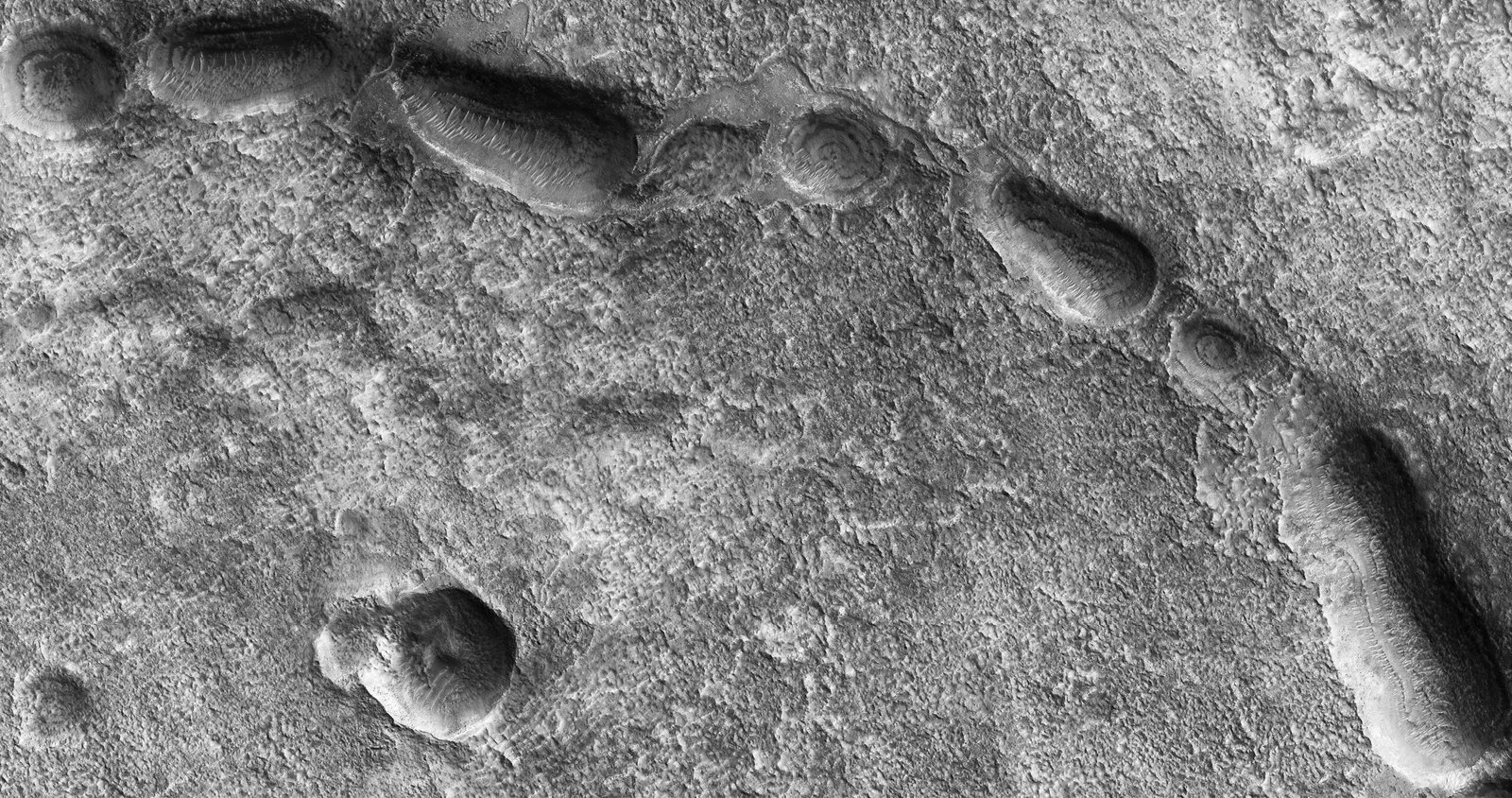 Hidden Dangers: Signs a Sinkhole Might Be Coming (image credits: wikimedia)