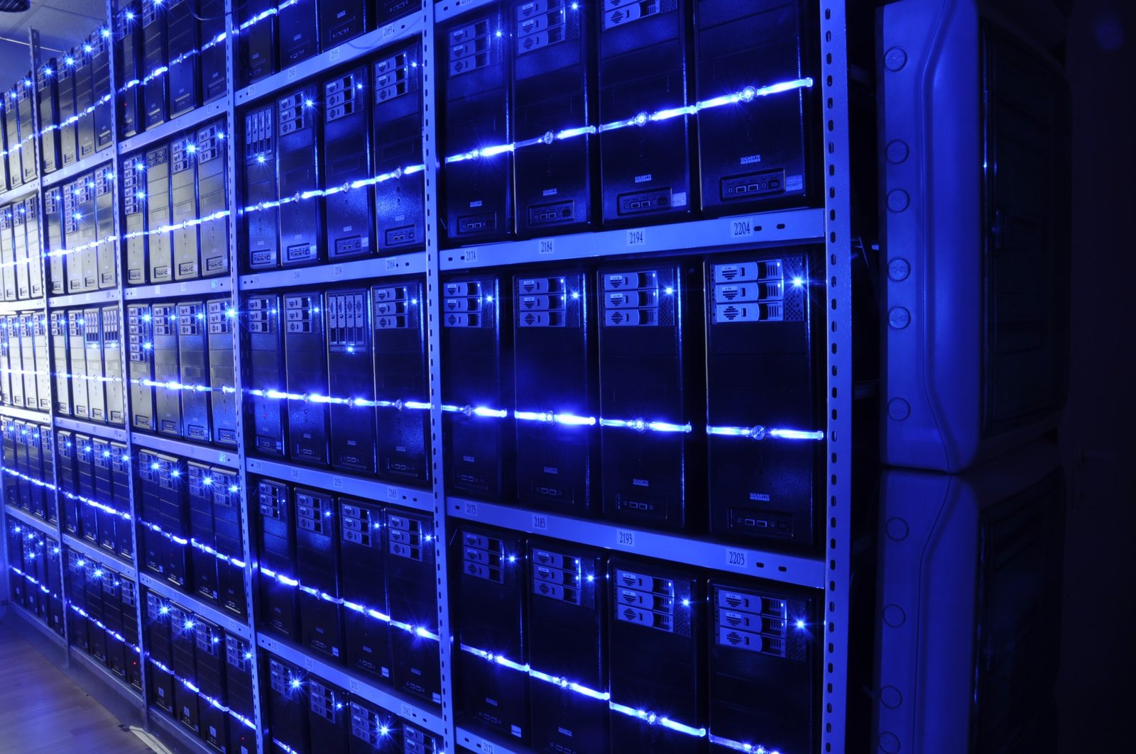Data Centers: The Beating Heart of AI (image credits: wikimedia)