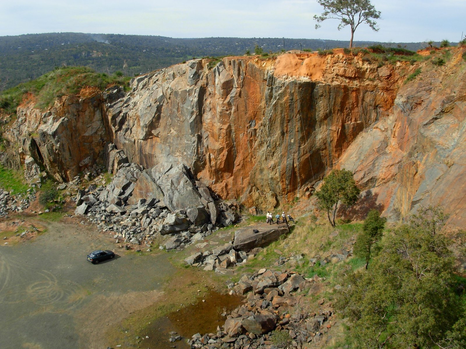 Unearthing the Wall: A Discovery That Sparked Wonder (image credits: wikimedia)