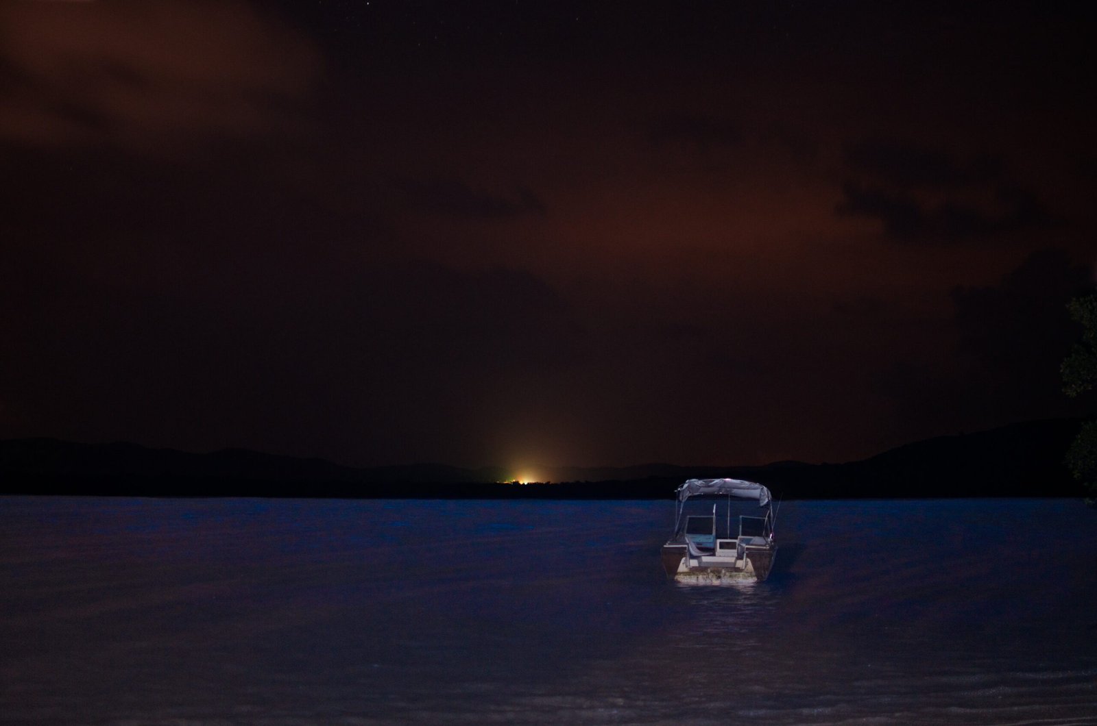 Why Puerto Rico’s Bays Are So Bright (image credits: wikimedia)