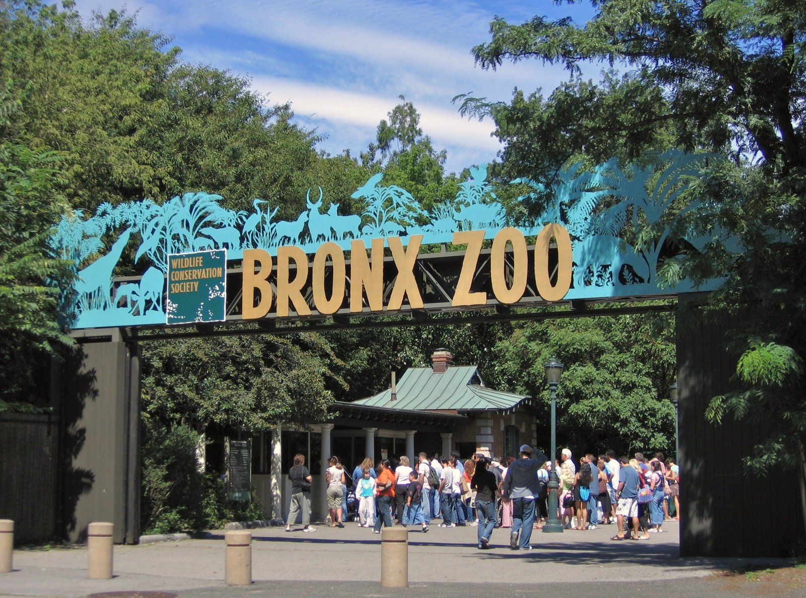 Bronx Zoo: Urban Conservation with Global Impact (image credits: wikimedia)
