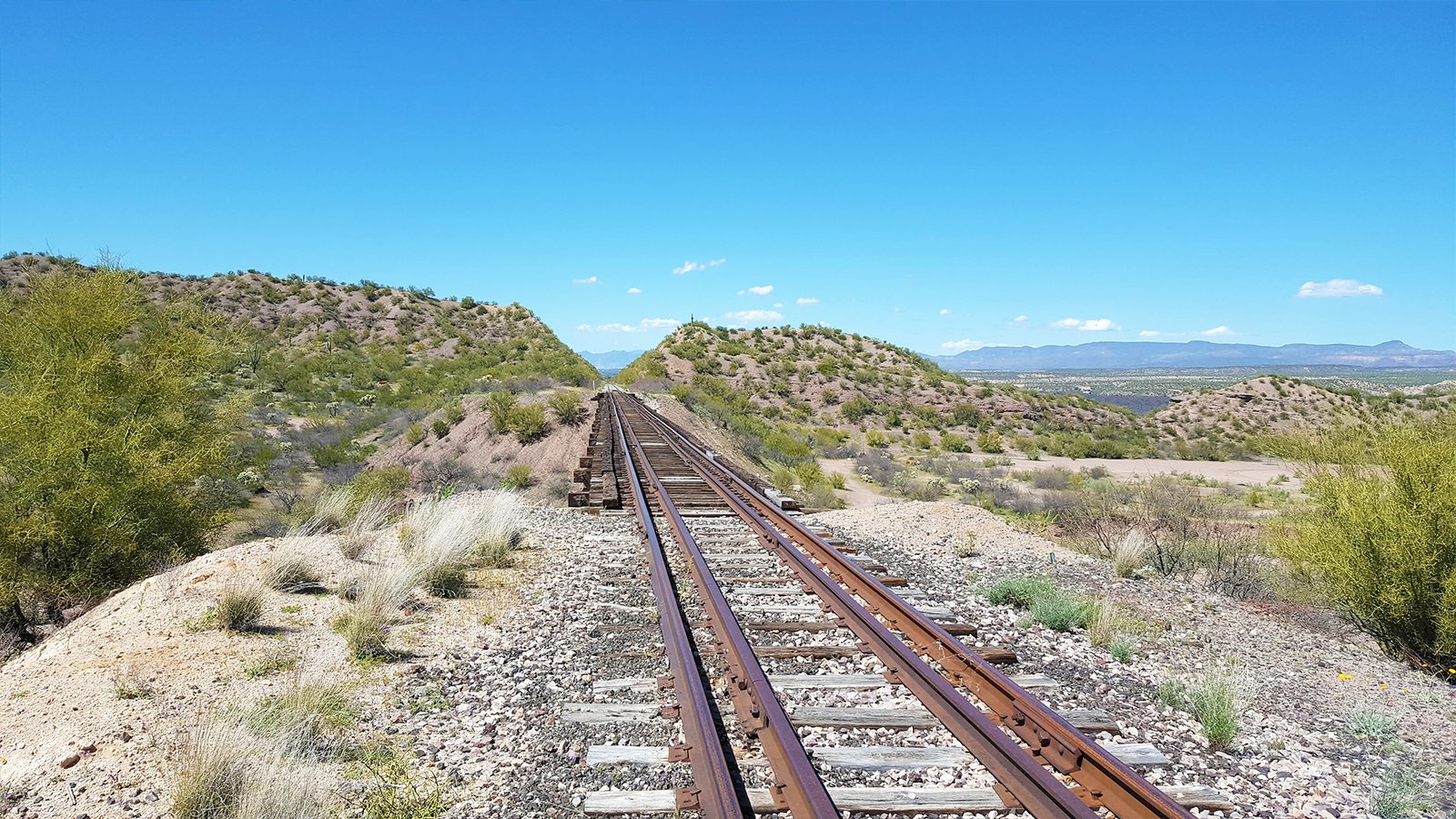 The Deserted Rails of the Southwest’s Mining Past (image credits: wikimedia)