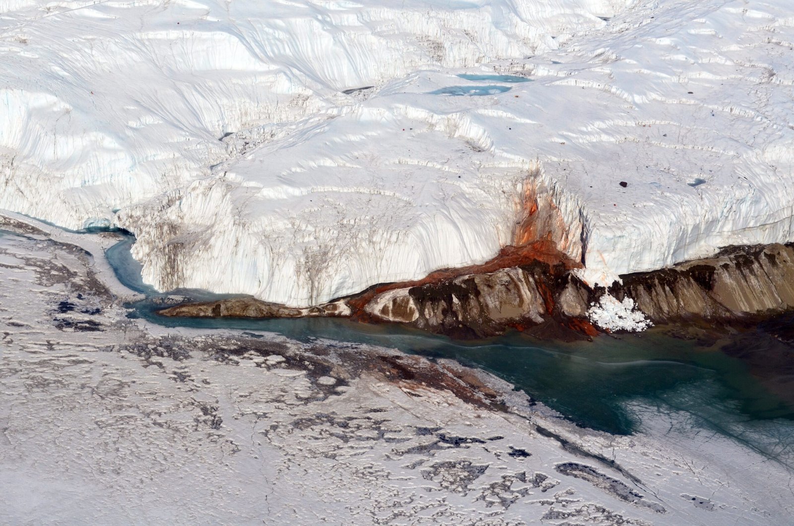 The Enduring Allure of the Bleeding Glacier (image credits: wikimedia)