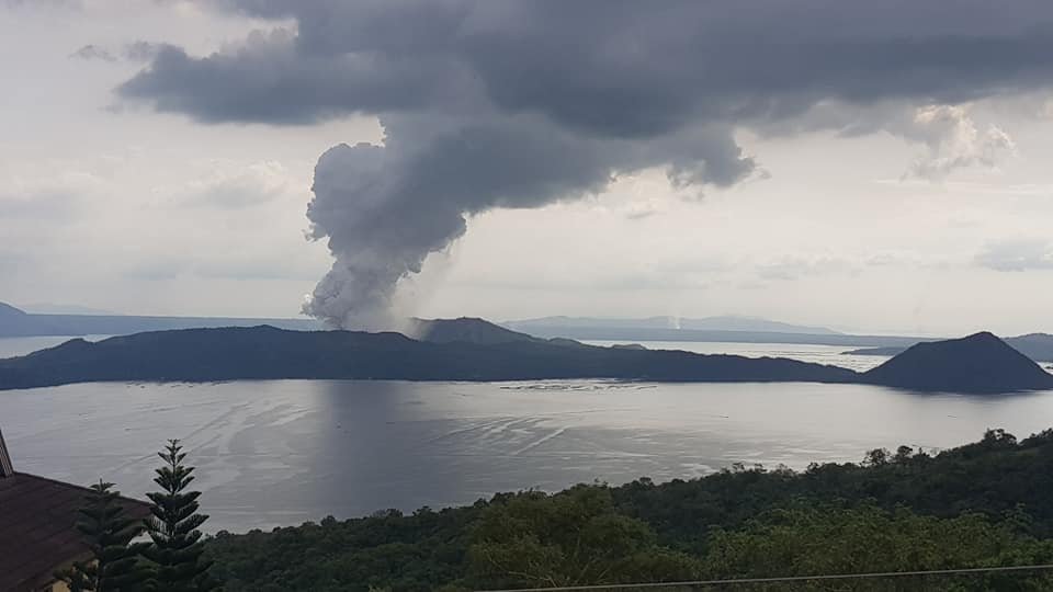 The Birth of a Volcanic Giant (image credits: wikimedia)