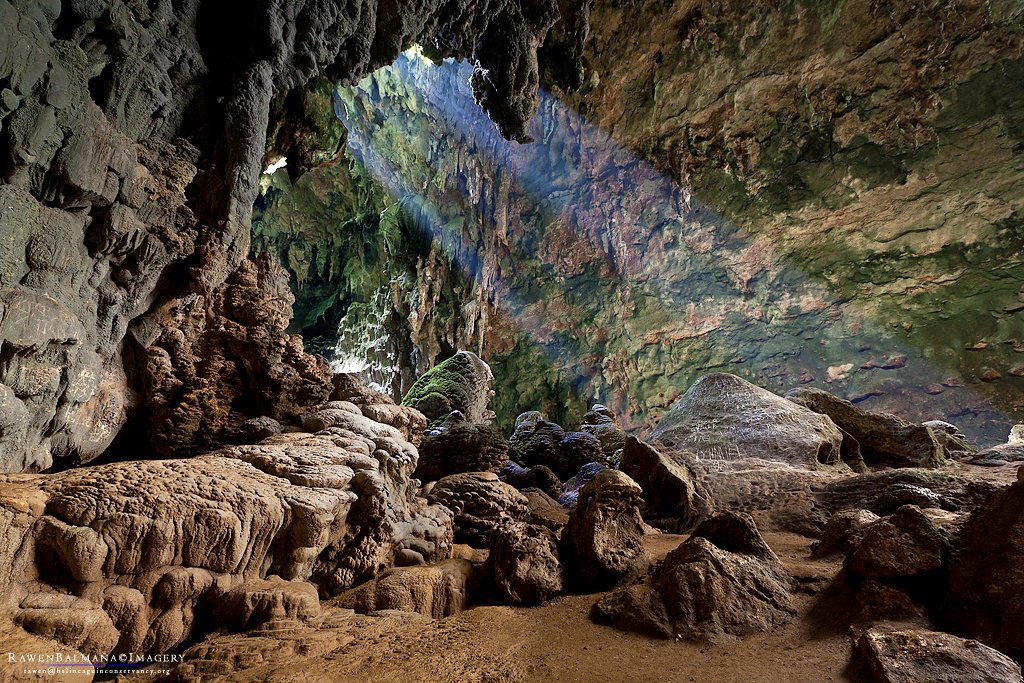 Unearthing a Mystery in Callao Cave (image credits: wikimedia)