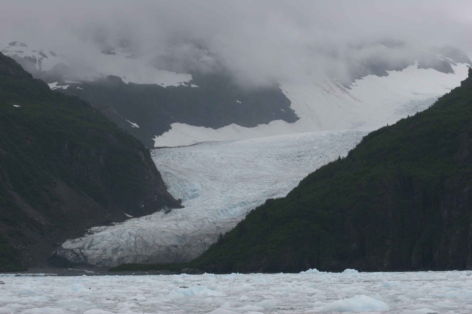 Why Glaciers Make Music: The Science Behind the Sound (image credits: wikimedia)