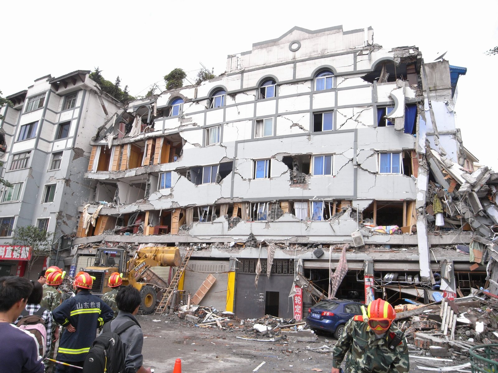 Earthquake-Proofing: How Buildings Stand Tall Amid the Shakes (image credits: wikimedia)