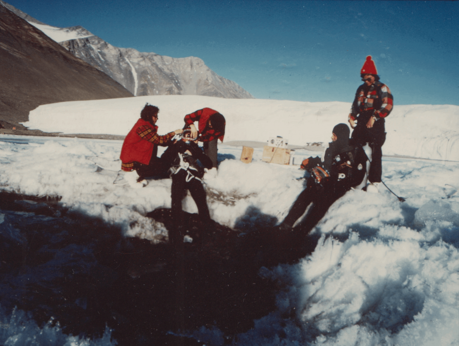 The Discovery of a Secret World Below the Ice (image credits: wikimedia)