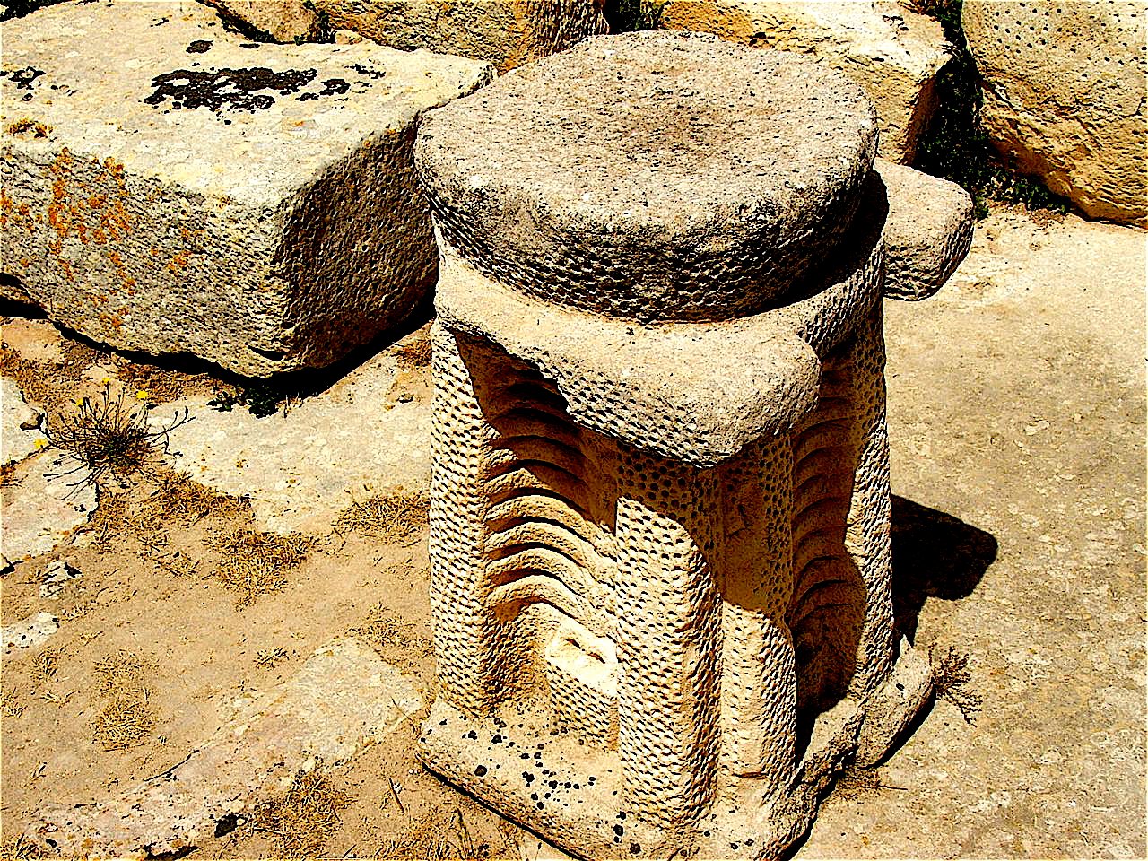 Secrets Still Hidden Beneath the Stones (image credits: wikimedia)