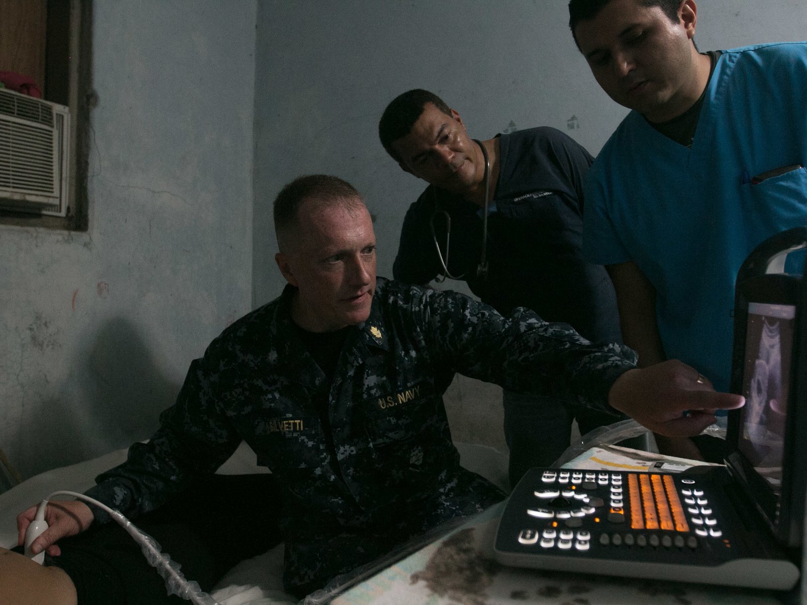 Harnessing Viruses for Science and Technology (image credits: wikimedia)