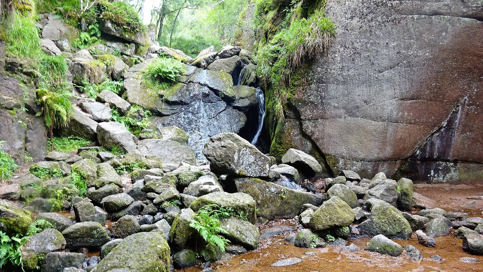 The Science of Waterfalls and Potholes (image credits: wikimedia)