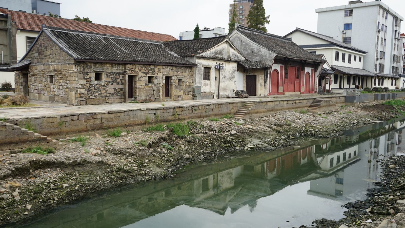 Why Build Water Highways? (image credits: wikimedia)