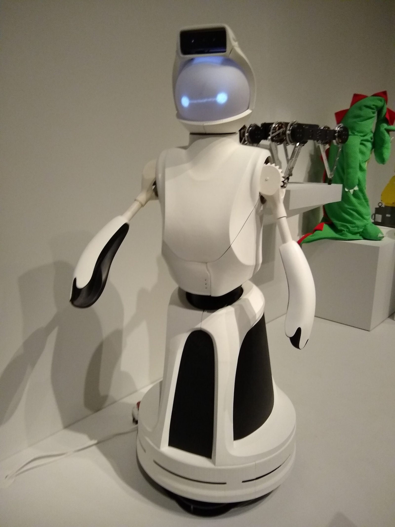 Why Do We Anthropomorphize Machines? (image credits: wikimedia)