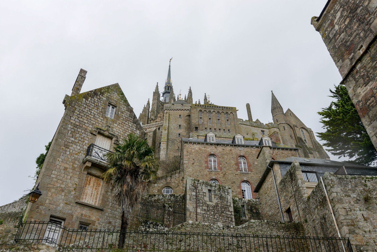 The Heartbeat of the Town: Economy and Industry (image credits: wikimedia)