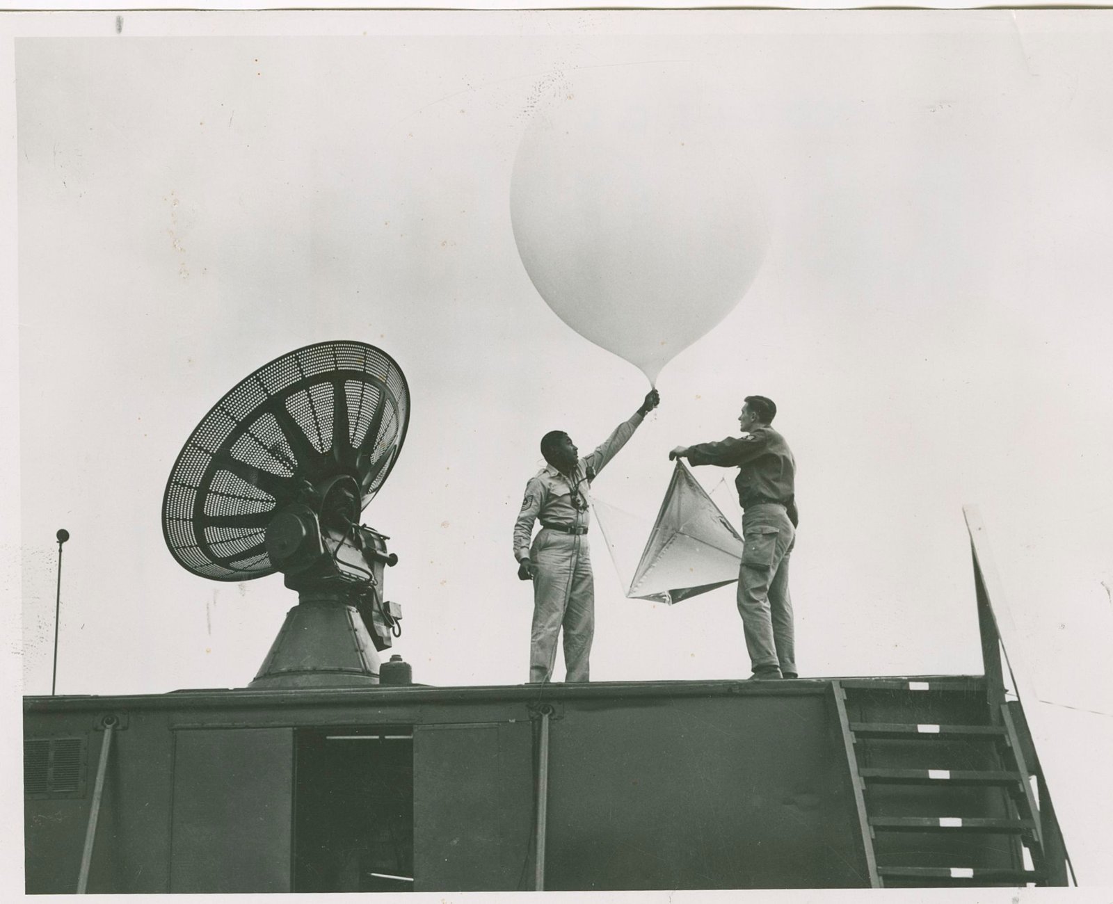 The Magic of Weather Balloons (image credits: wikimedia)