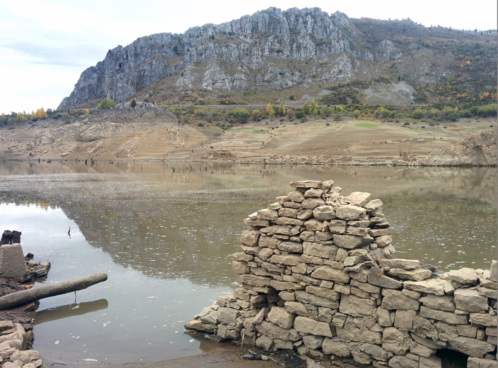 Resurfacing in Drought: When the Past Returns (image credits: wikimedia)