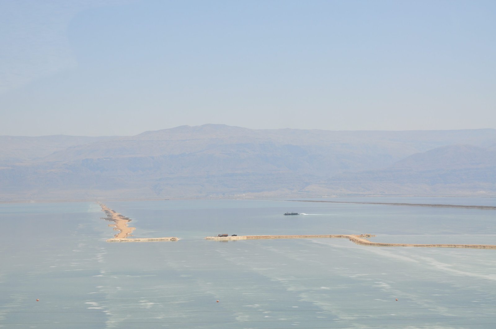 Floating for Fun: Popular Activities and Attractions (image credits: wikimedia)