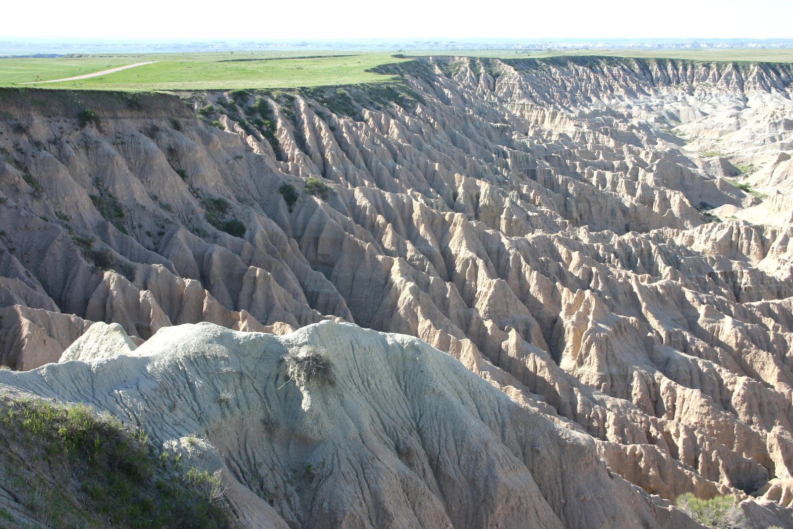 The Power of Erosion: How the Badlands Reveal Their Secrets (image credits: wikimedia)