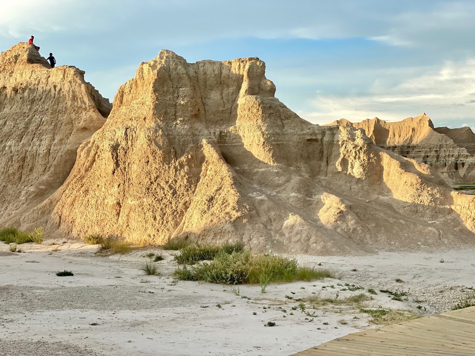 Preserving the Past: The Role of Badlands National Park (image credits: wikimedia)