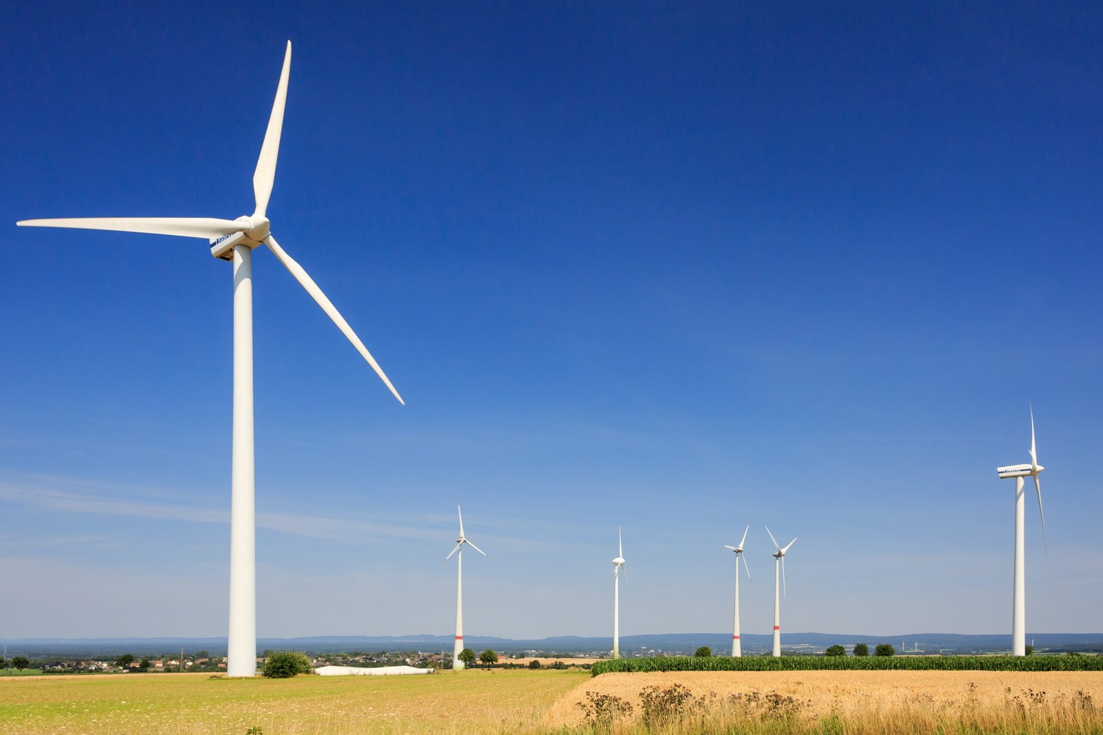 Wind Energy: Harnessing a Powerful Resource (image credits: wikimedia)