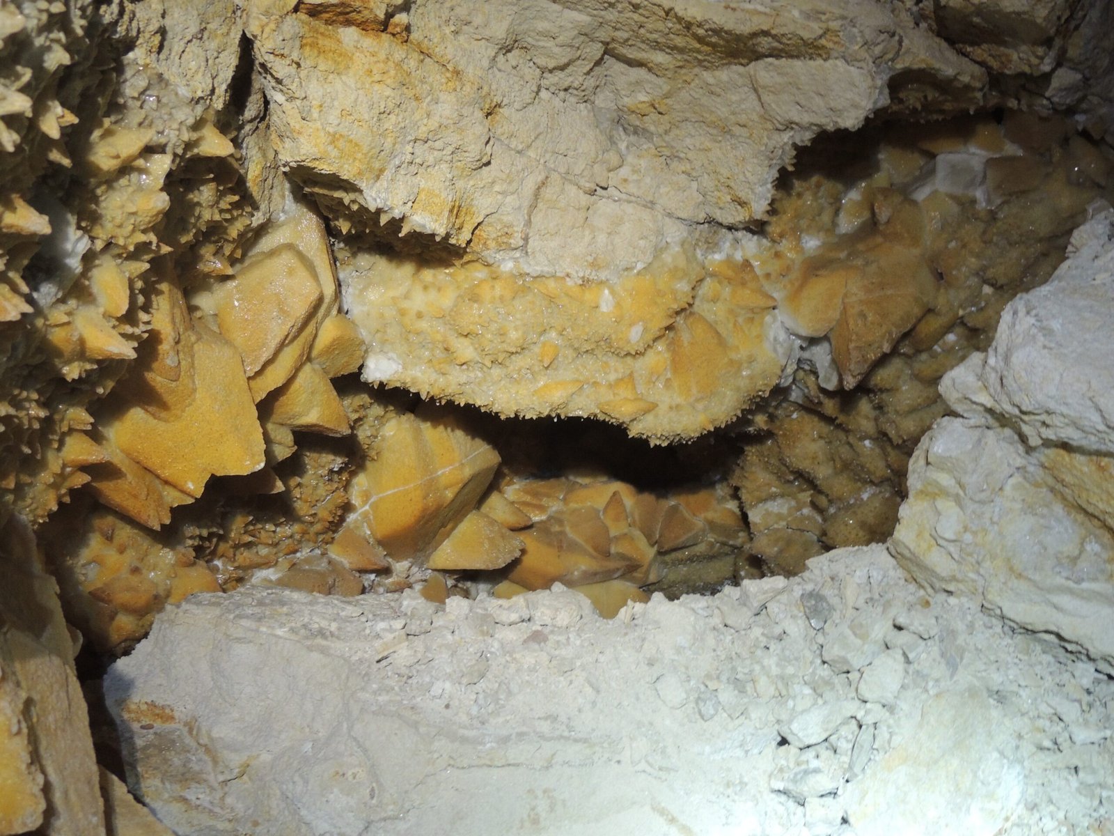 Crystals That Sparkle Like Stars (image credits: wikimedia)