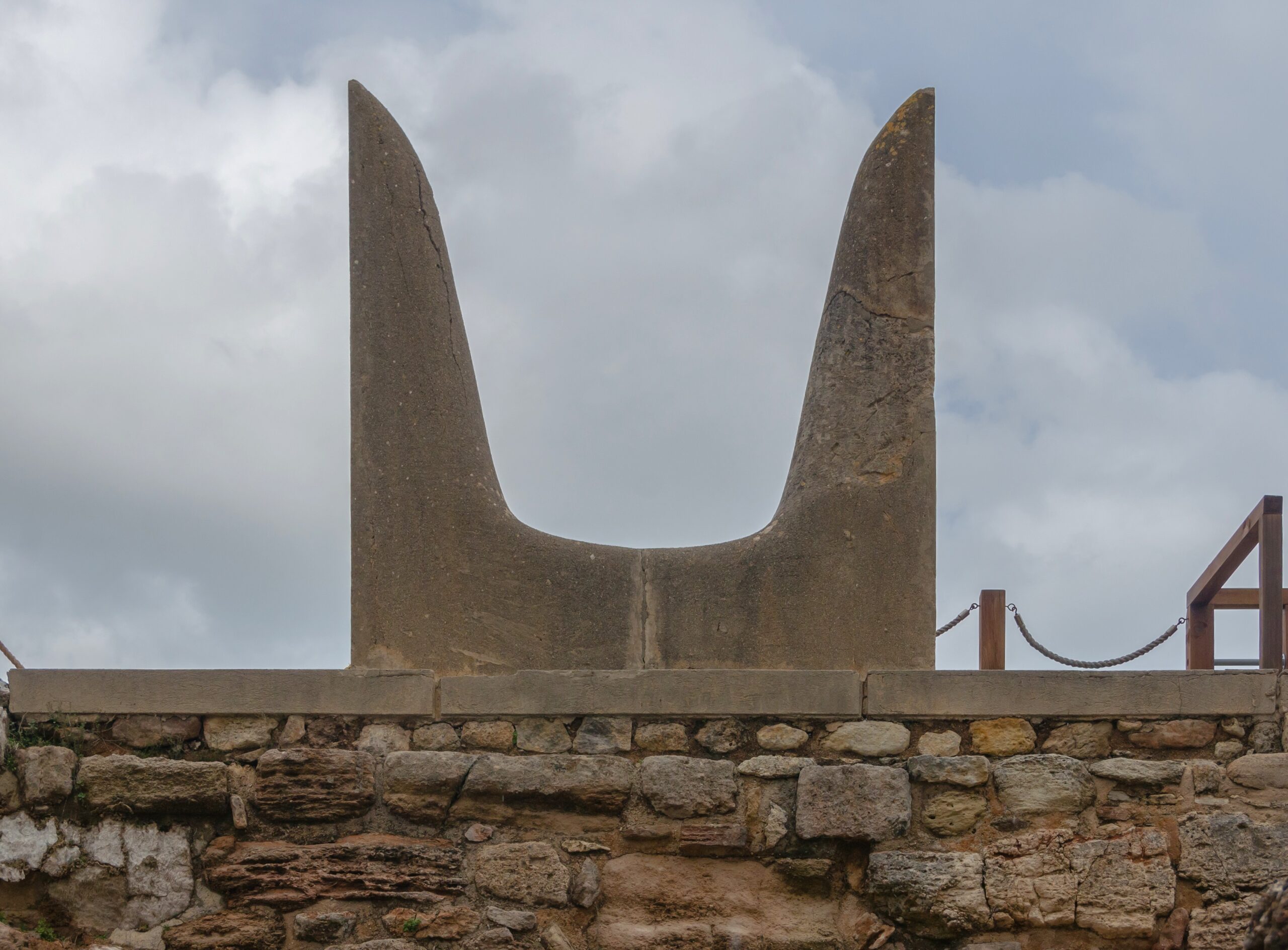 The Palace of Knossos: The First Suspect (image credits: wikimedia)