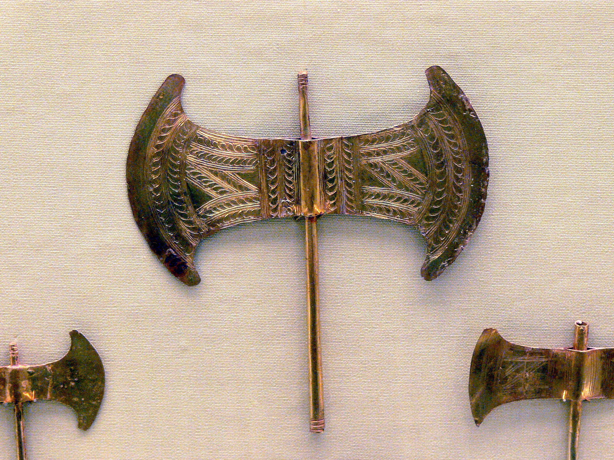 Archaeological Clues: The Double Axe (image credits: wikimedia)