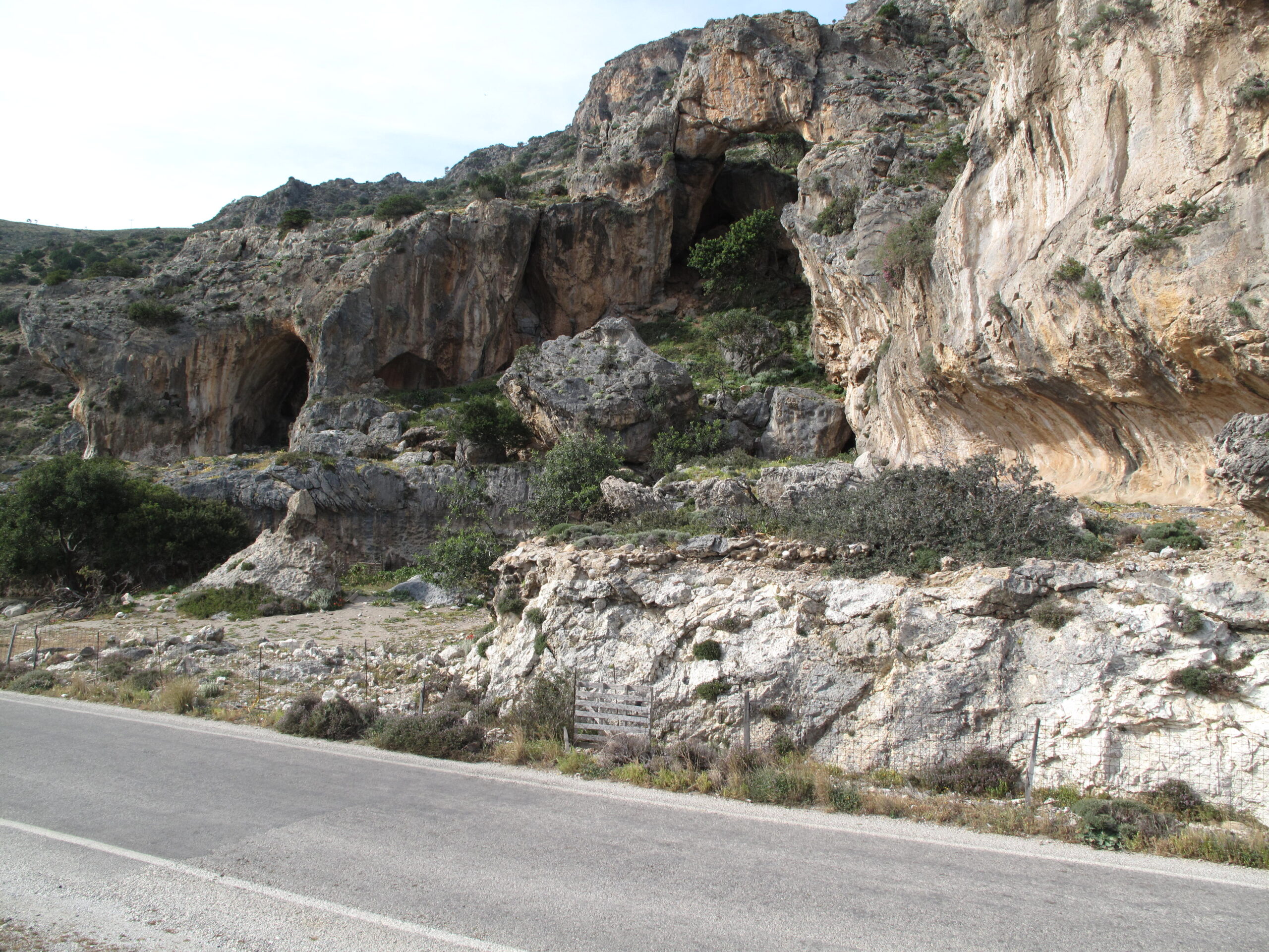 Geological Mysteries Beneath Crete (image credits: wikimedia)