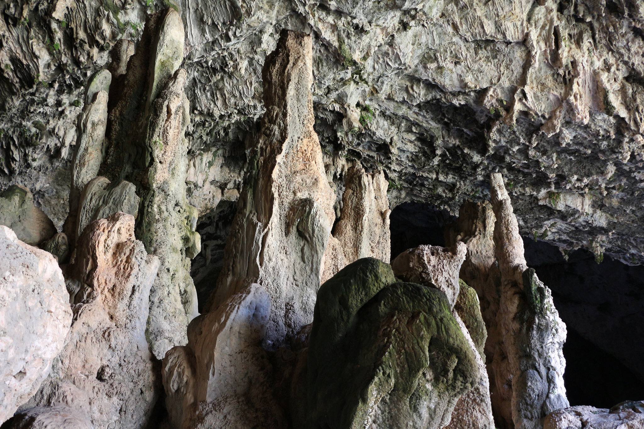 Natural Labyrinths: Crete’s Mysterious Caves (image credits: wikimedia)