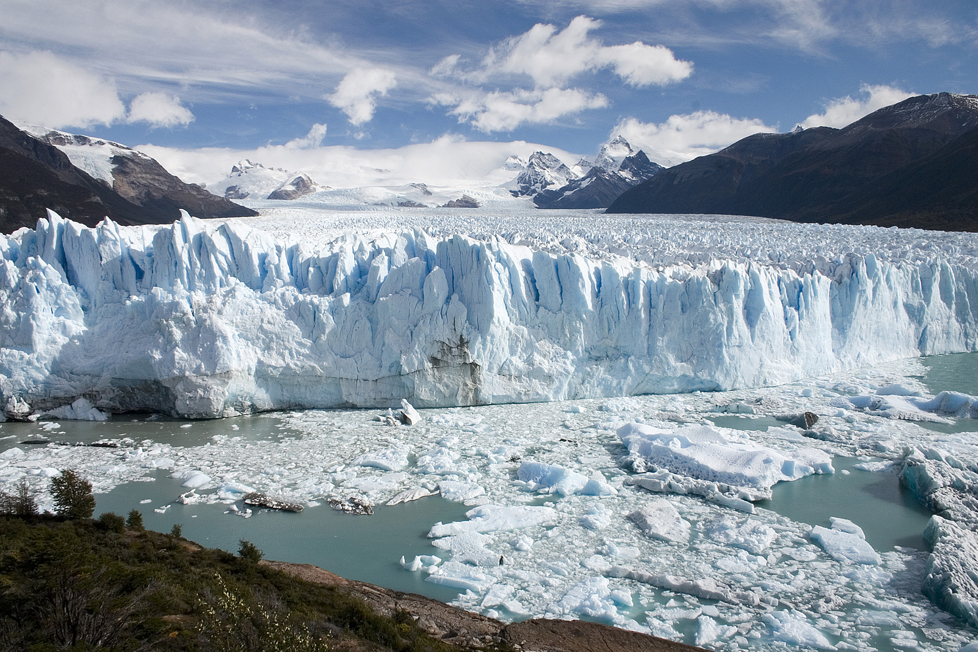 Witness the Glory of Glacial Landscapes (image credits: wikimedia)