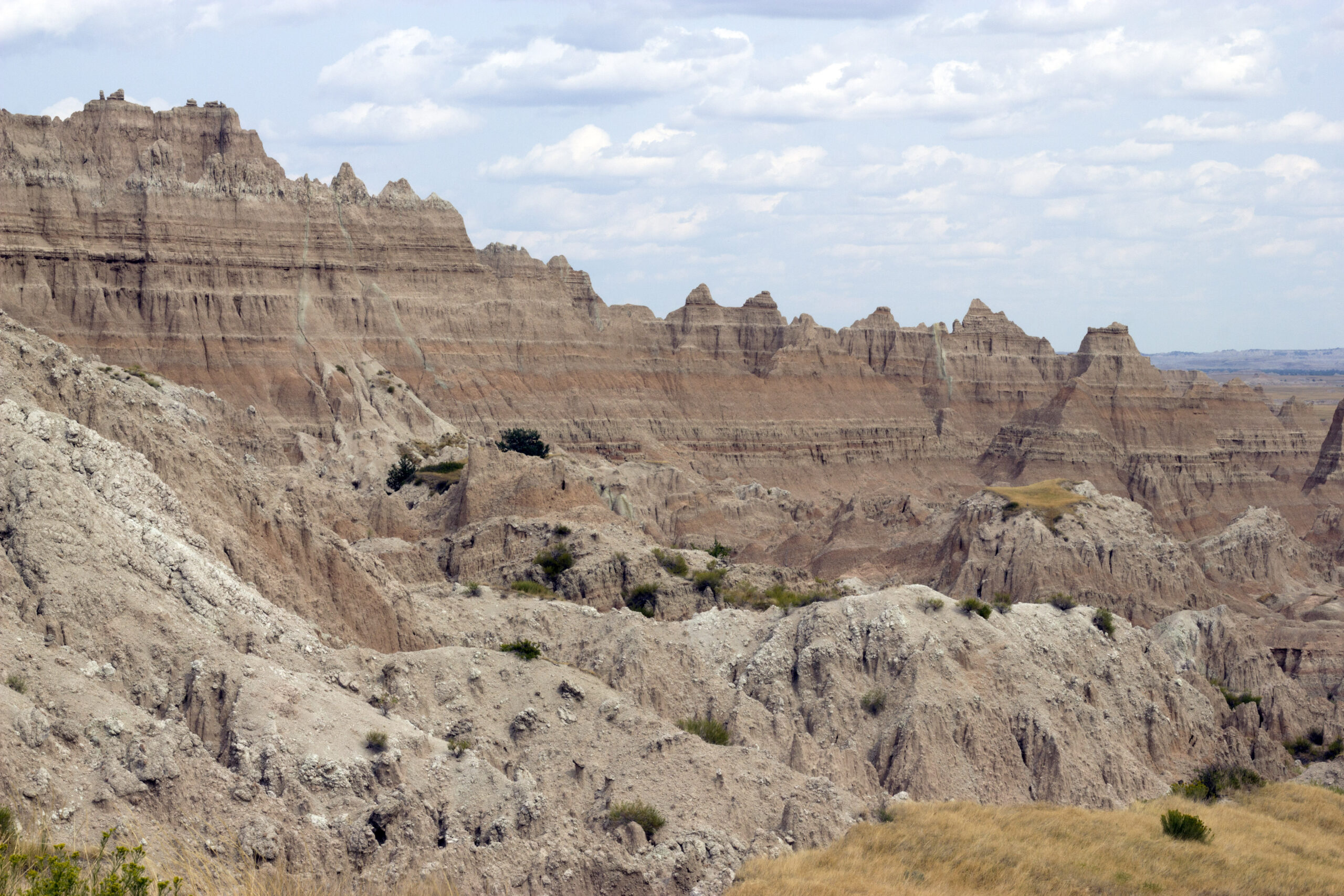 Experience the Whisper of Ancient Rocks in Badlands (image credits: wikimedia)