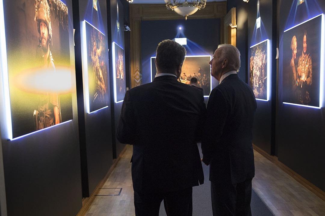 Real-World Gallery Exhibitions (image credits: wikimedia)