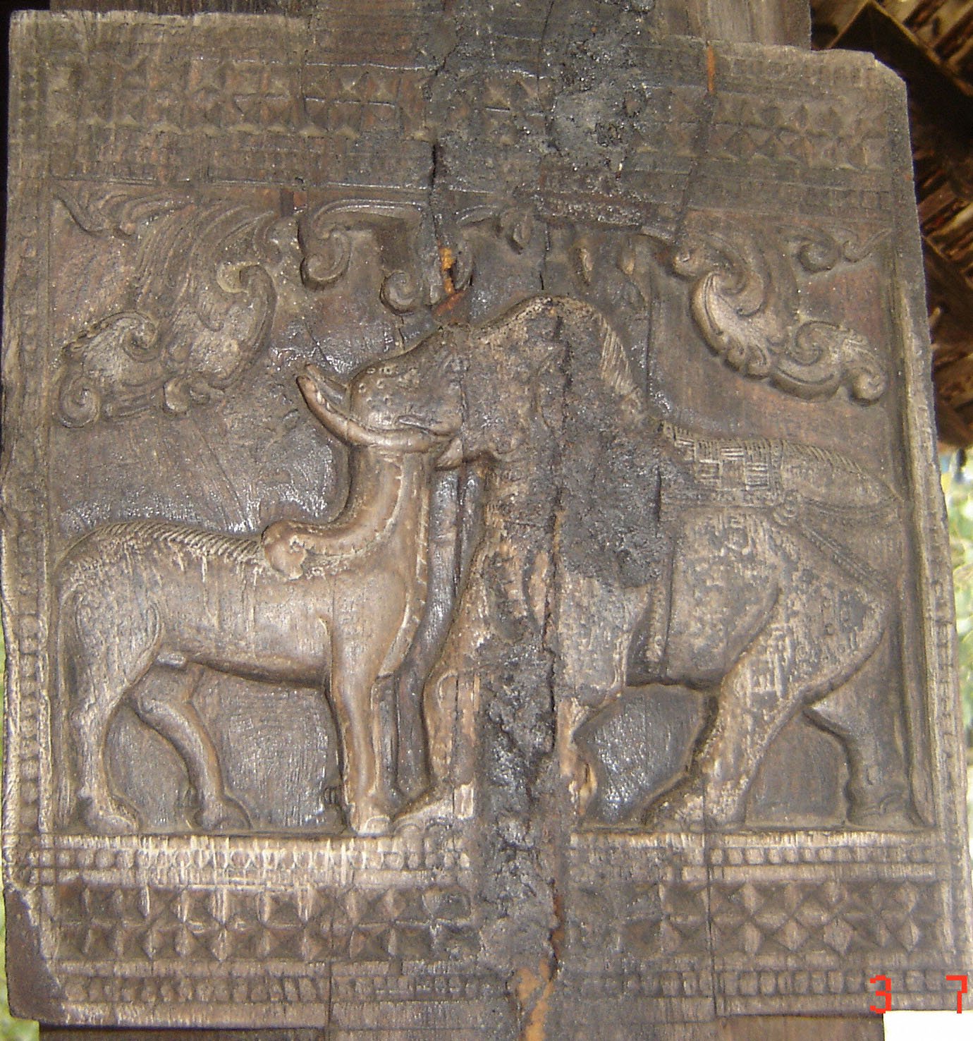 Carving Techniques: A Leap in Human Skill (image credits: wikimedia)