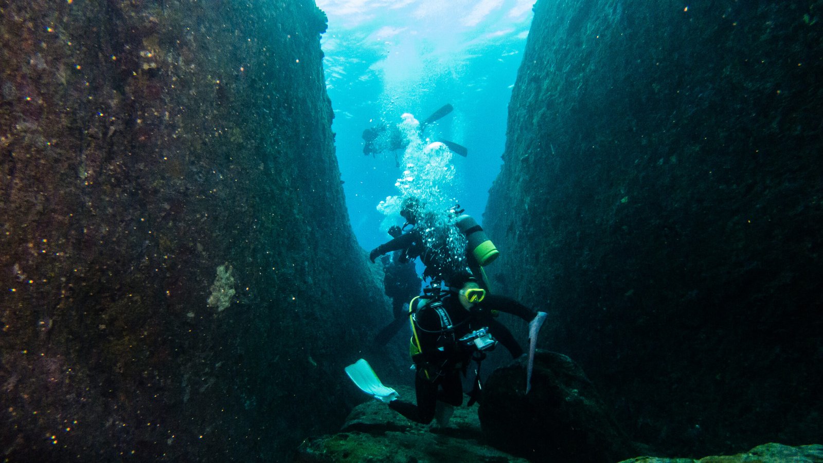 Yonaguni Monument: Nature or Lost Civilization? (image credits: wikimedia)