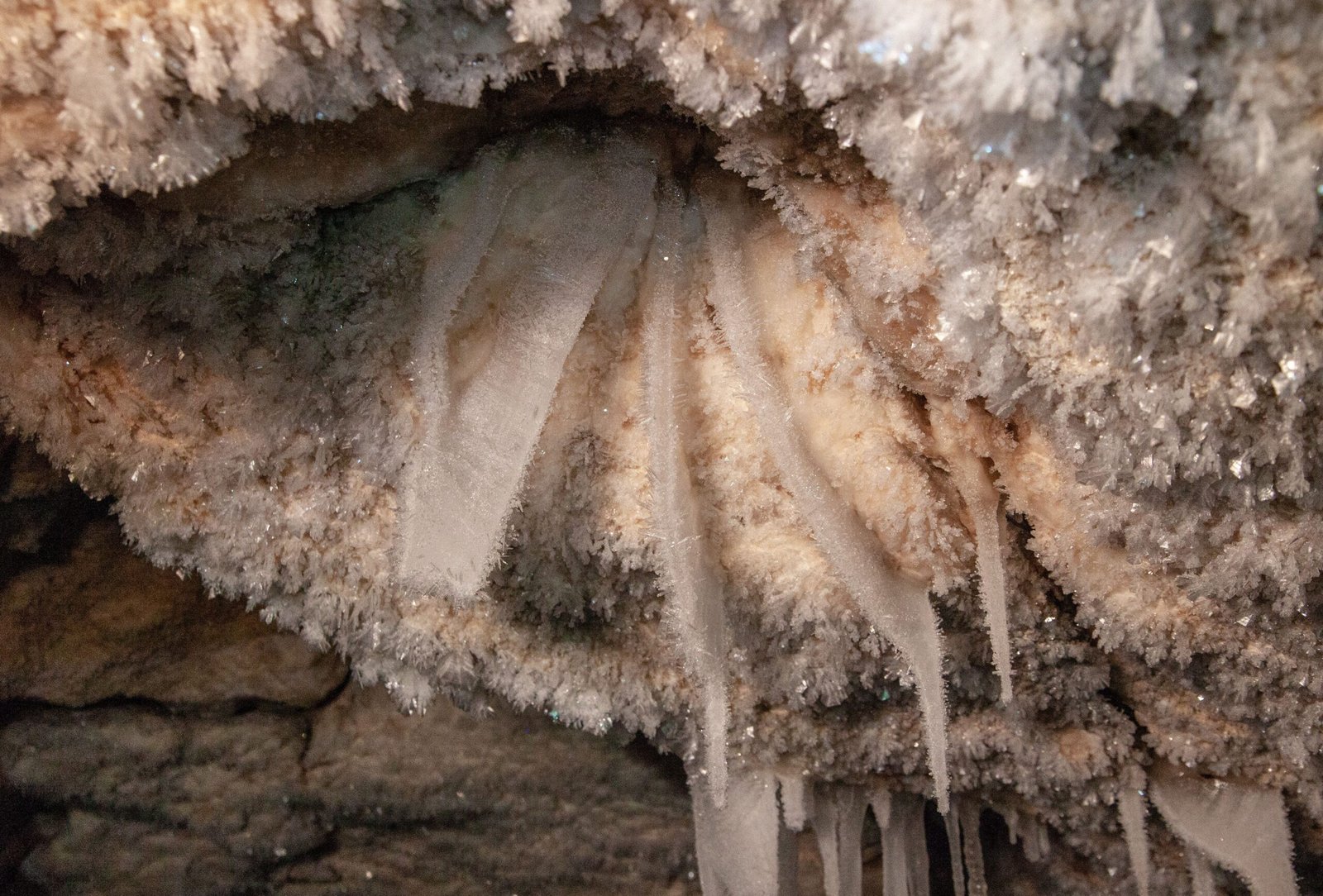 Karst Caves: Nature’s Secret Labyrinths (image credits: wikimedia)