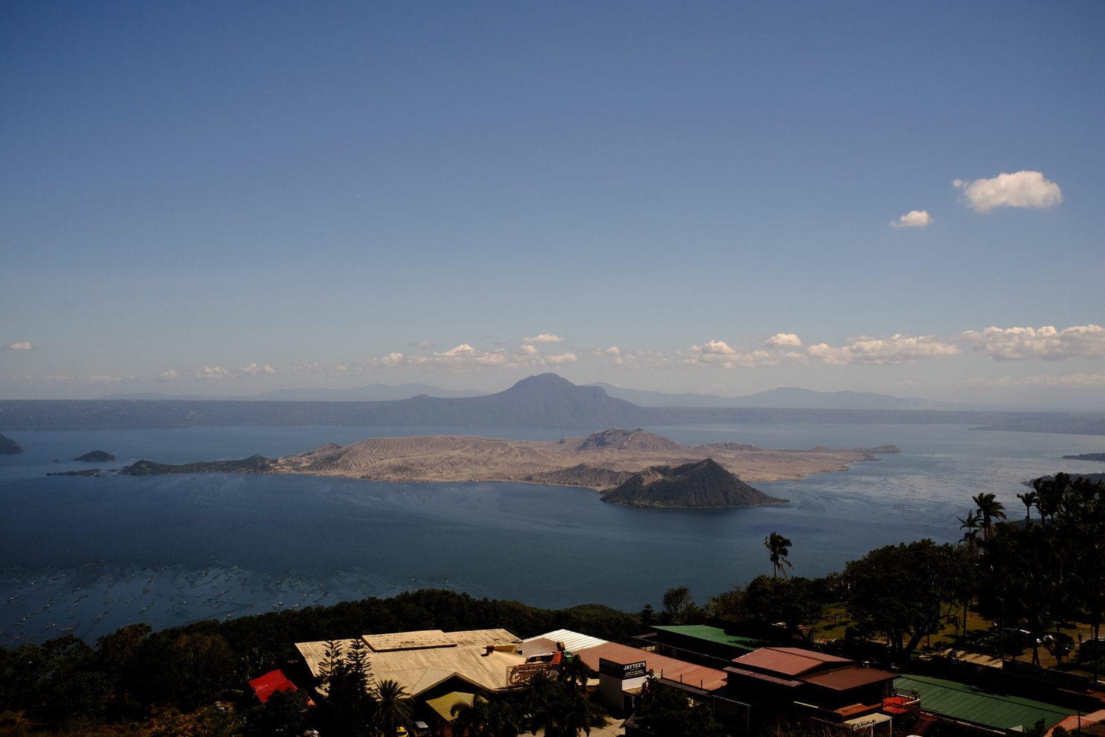 Adapting to Life on the Edge (image credits: wikimedia)