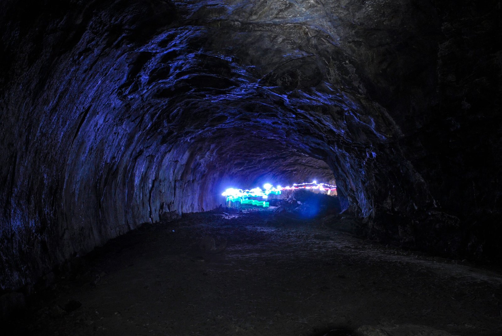 The Global Hunt for Lava Tube Ice (image credits: wikimedia)
