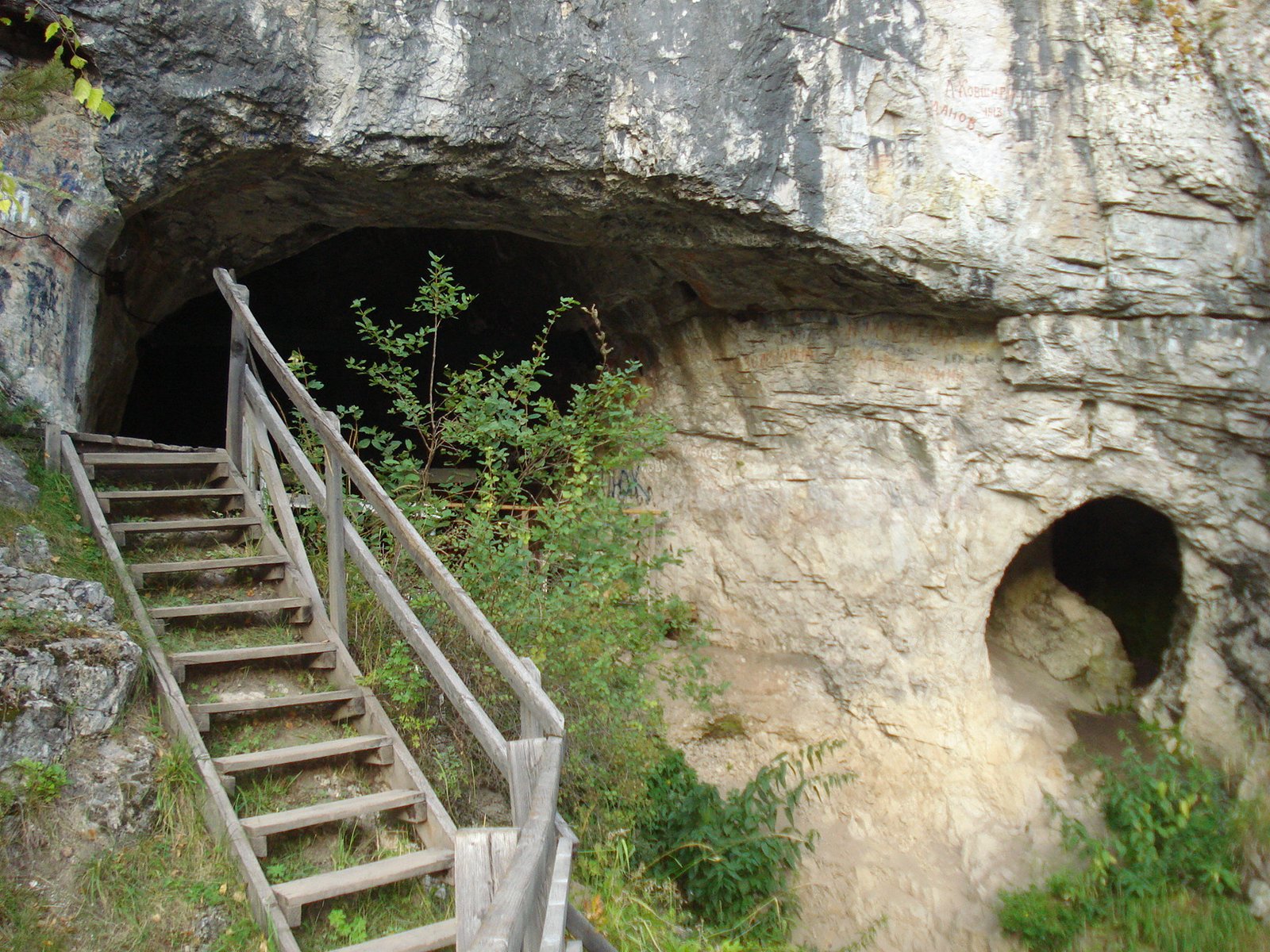 Modern Humans Arrive: A New Chapter in the Cave (image credits: wikimedia)