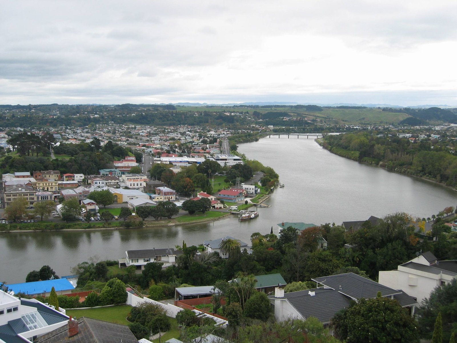 The Historic Decision: New Zealand and the Whanganui River (image credits: wikimedia)