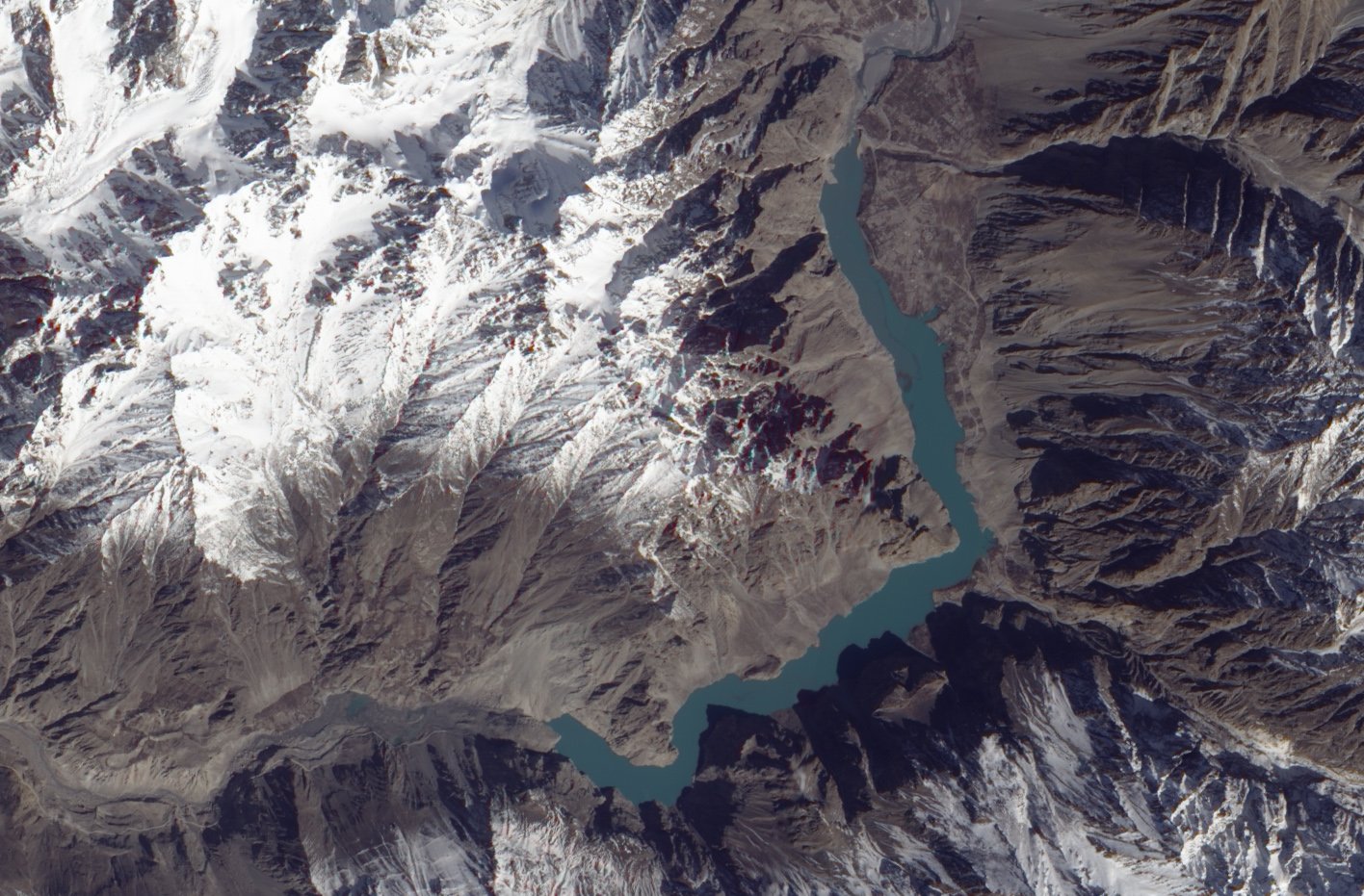 What Lies Beneath the Waves Now? (image credits: wikimedia)