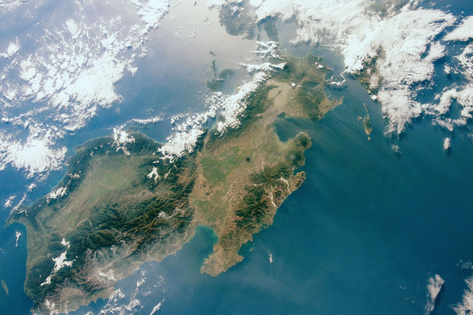 The Hidden World Beneath Luzon’s Soil (image credits: wikimedia)