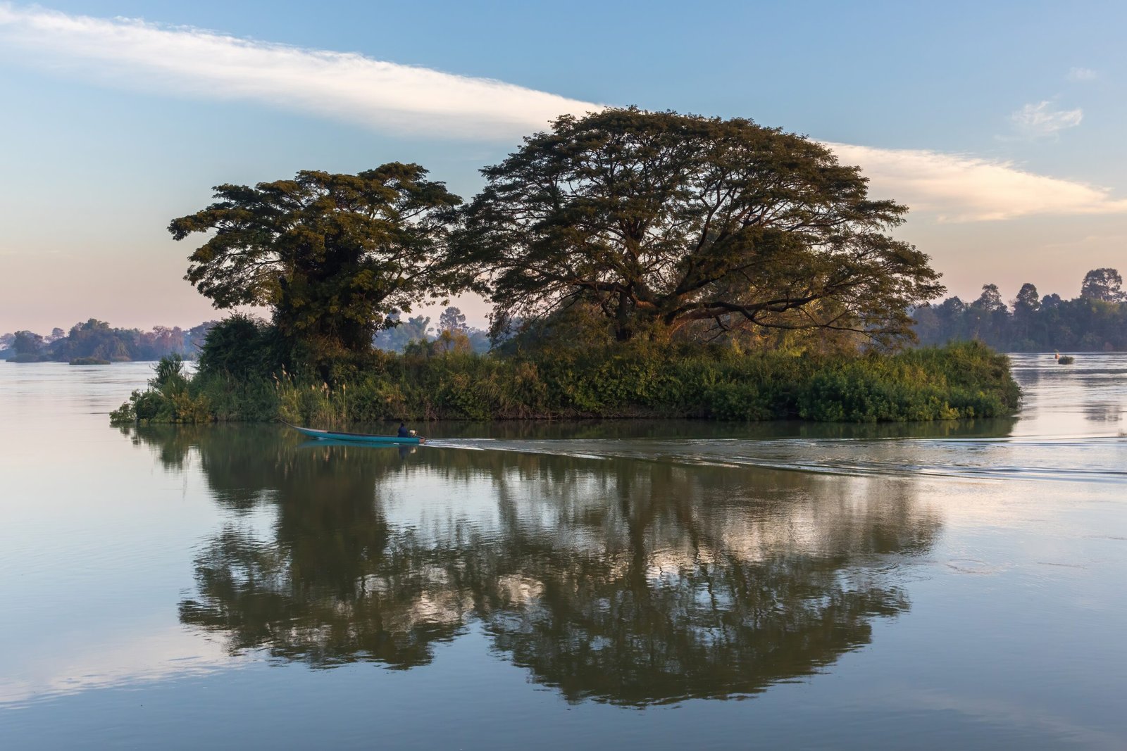 How Does the Sky Mirror Form? (image credits: wikimedia)
