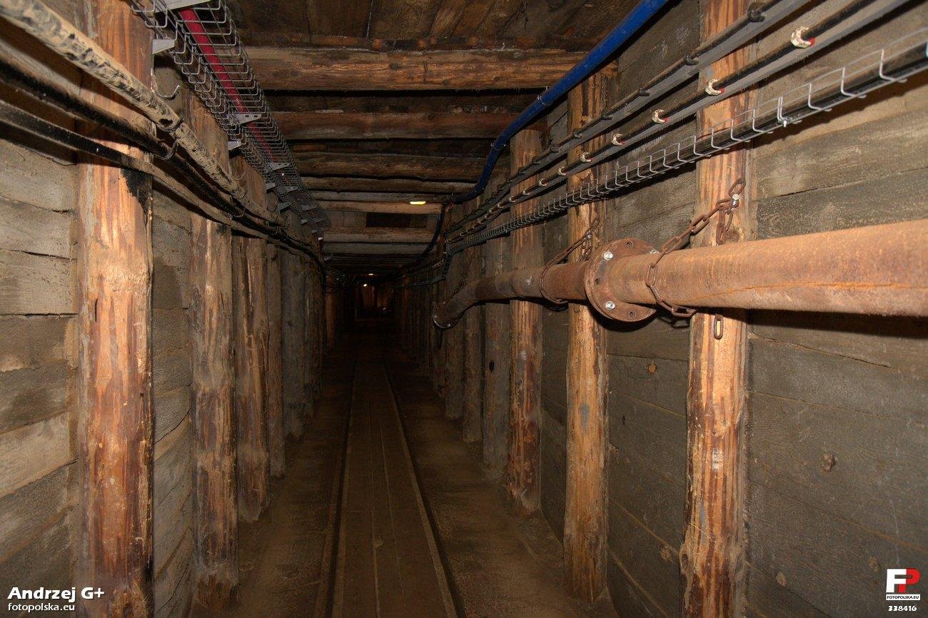Engineering Wonders: Stairs, Shafts, and Subterranean Machines (image credits: wikimedia)