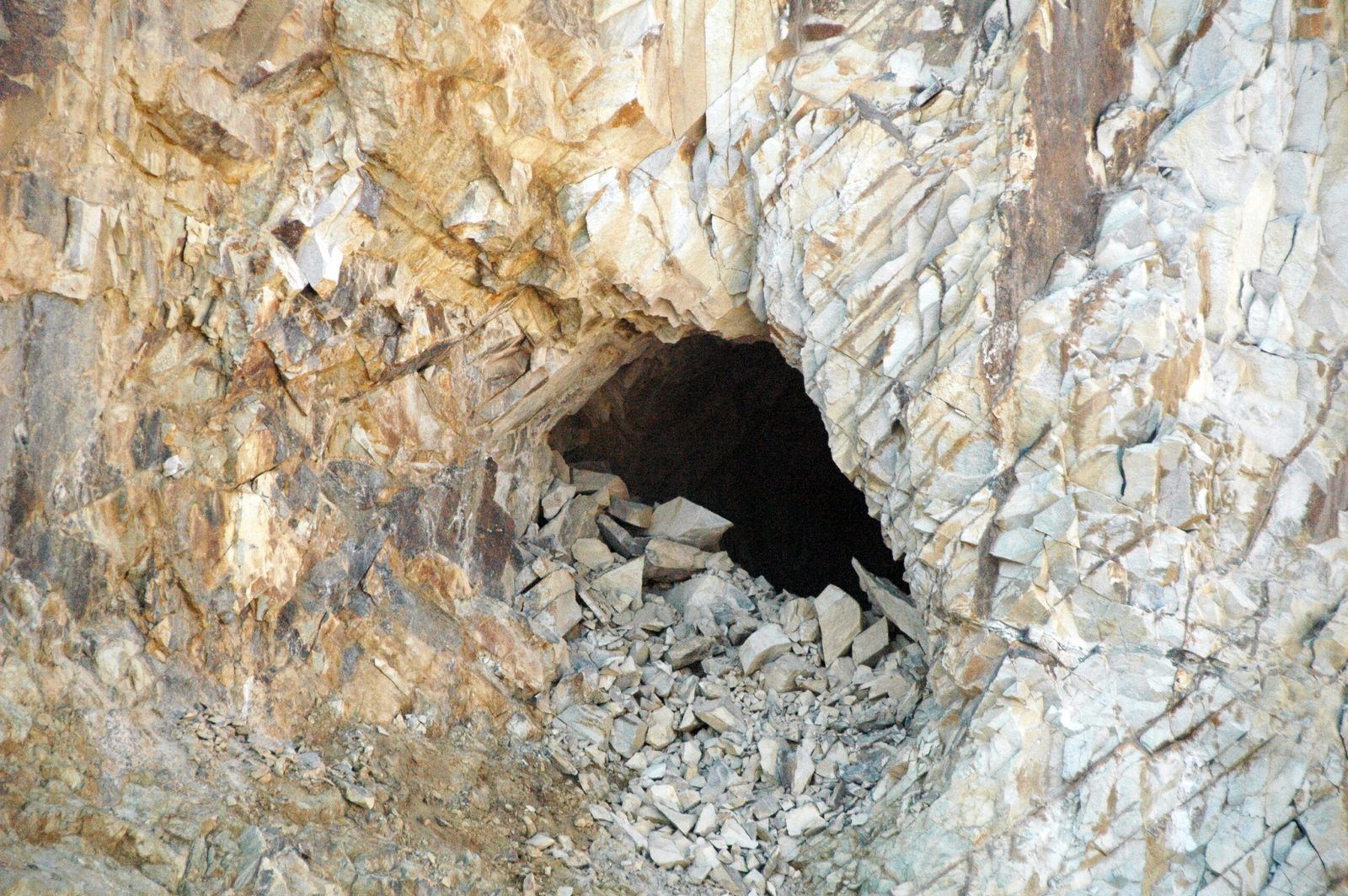 Mysteries Hidden Below the City Streets (image credits: wikimedia)