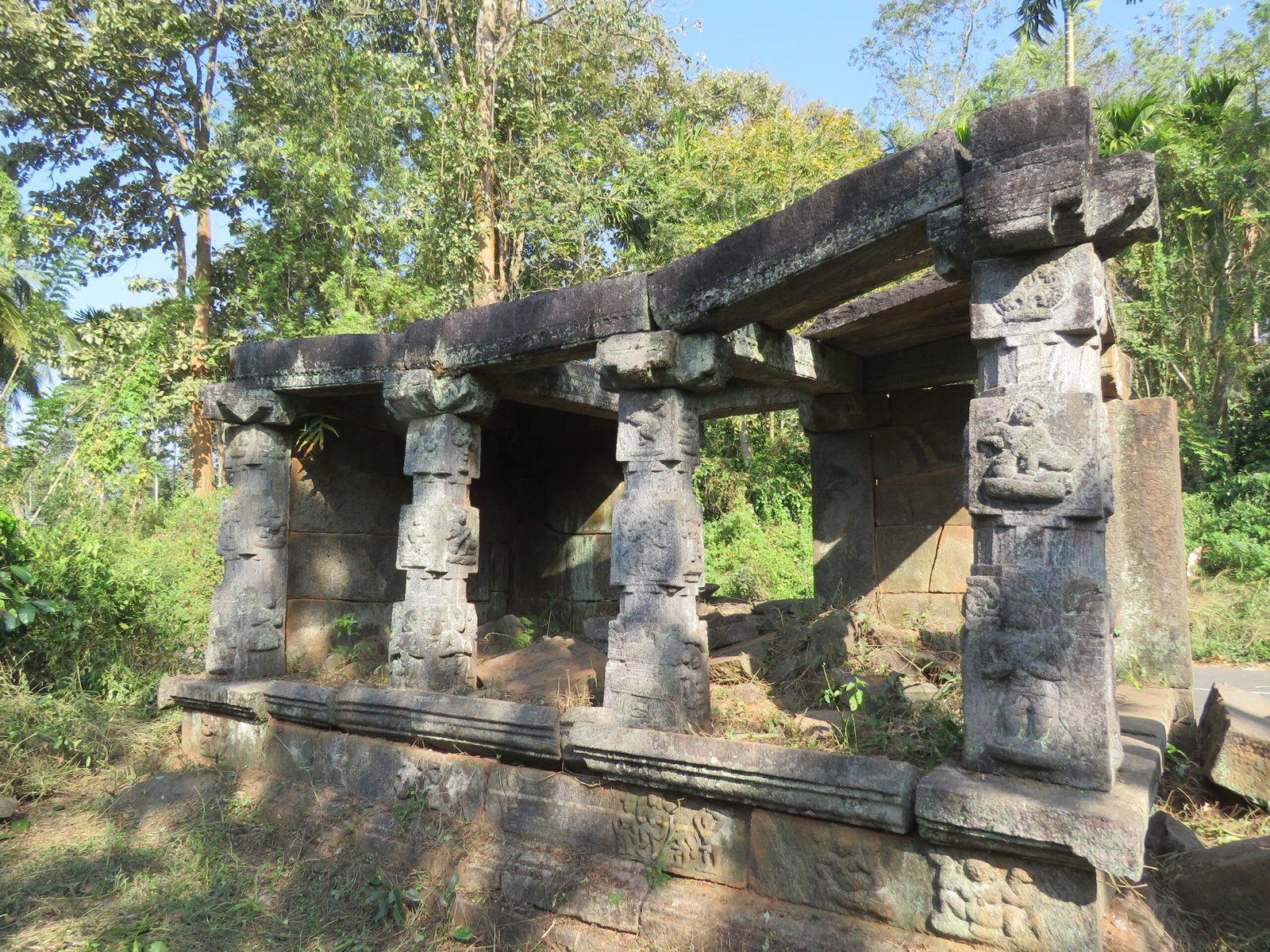 Echoes Through Time: Earthquakes, Erosion, and Survival (image credits: wikimedia)