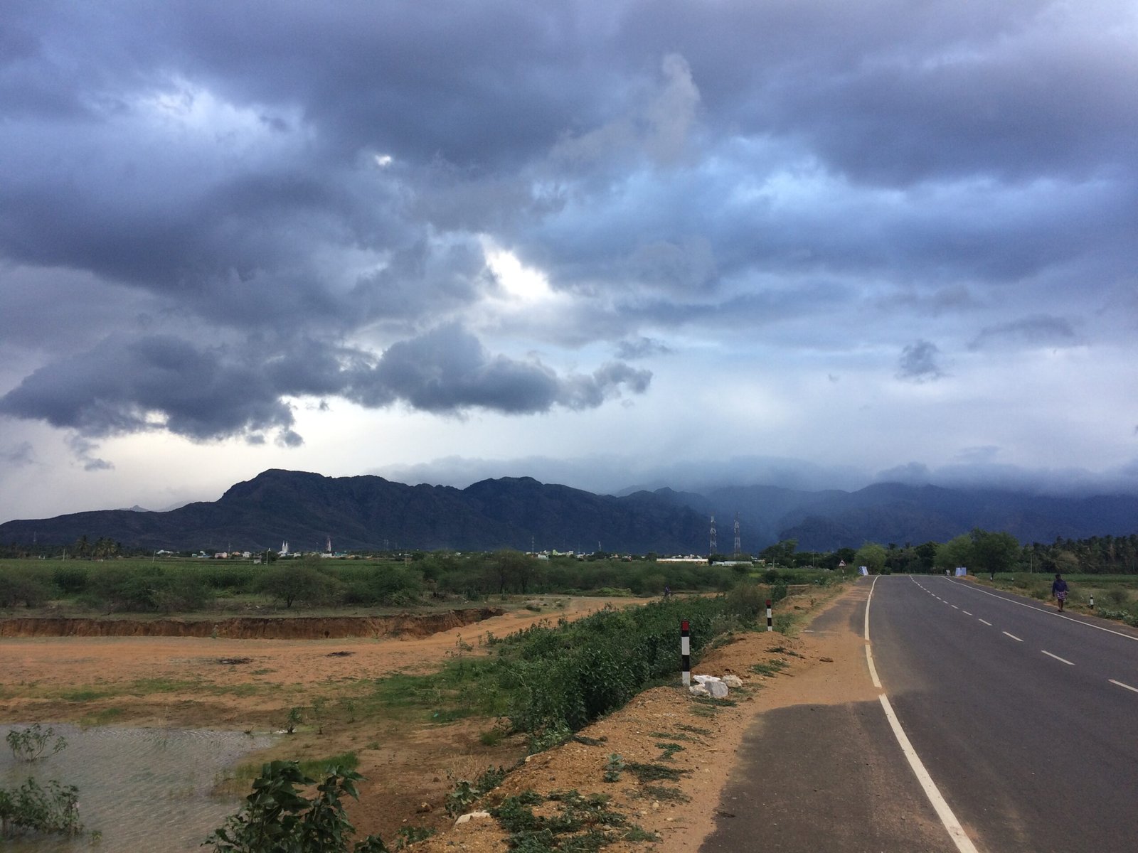 Monsoon Magic: The Lifeblood of the Ghats (image credits: wikimedia)
