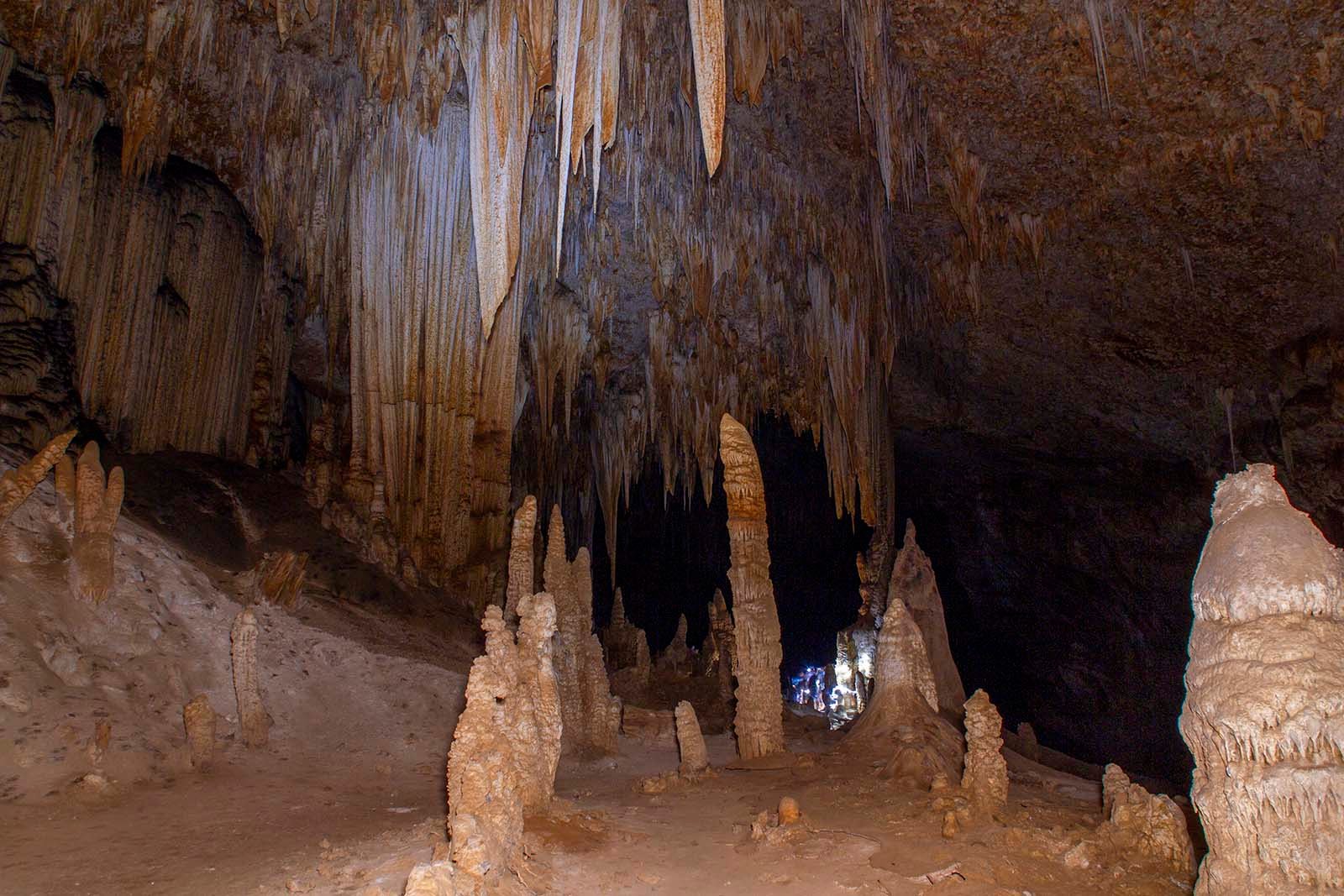 Climate Clues: What Caves Reveal About the Past (image credits: wikimedia)