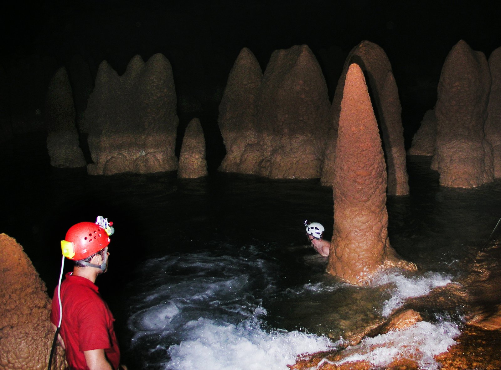 Cave Formations: Nature’s Underground Artistry (image credits: wikimedia)