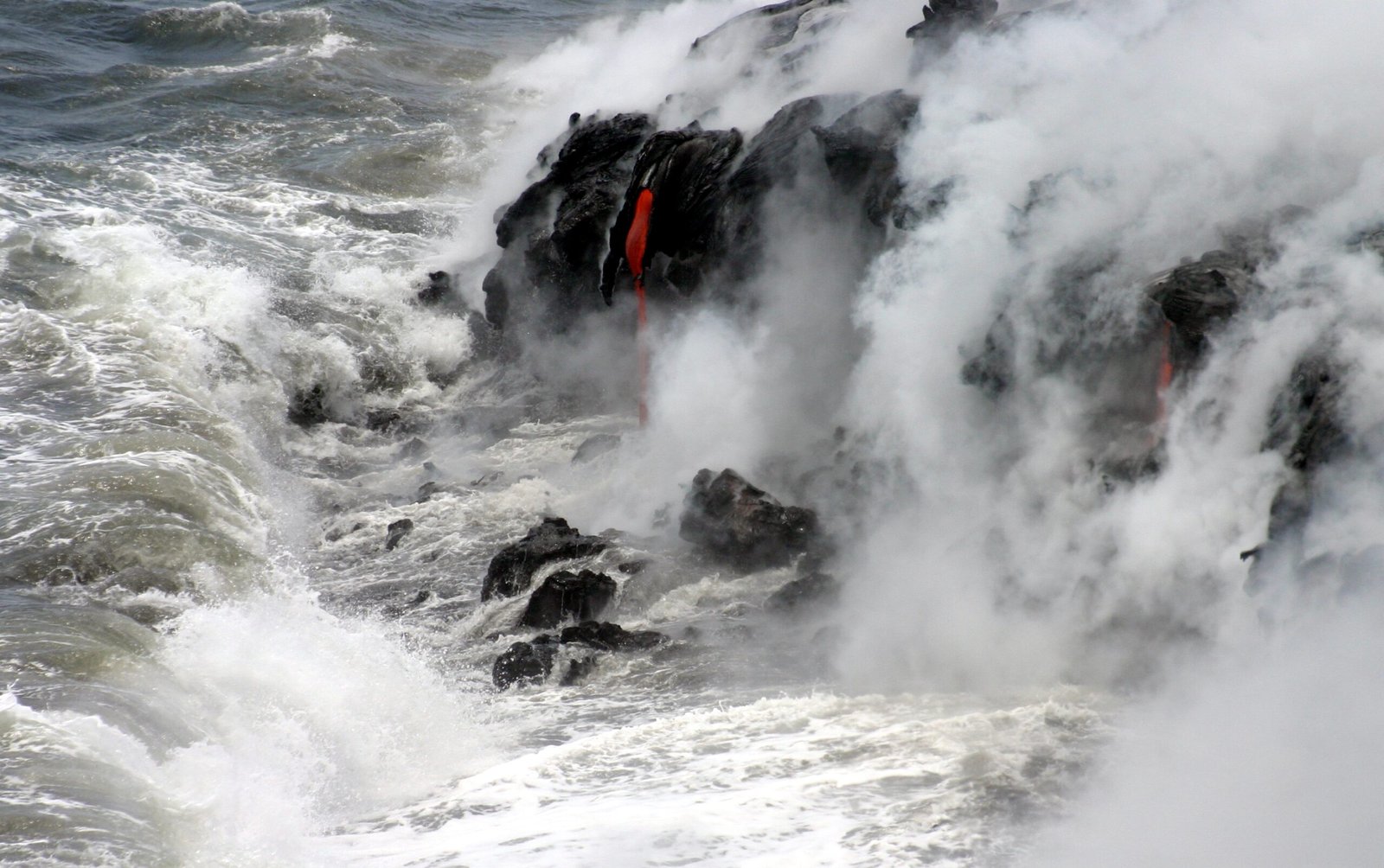 Island Chains Around the Globe (image credits: wikimedia)